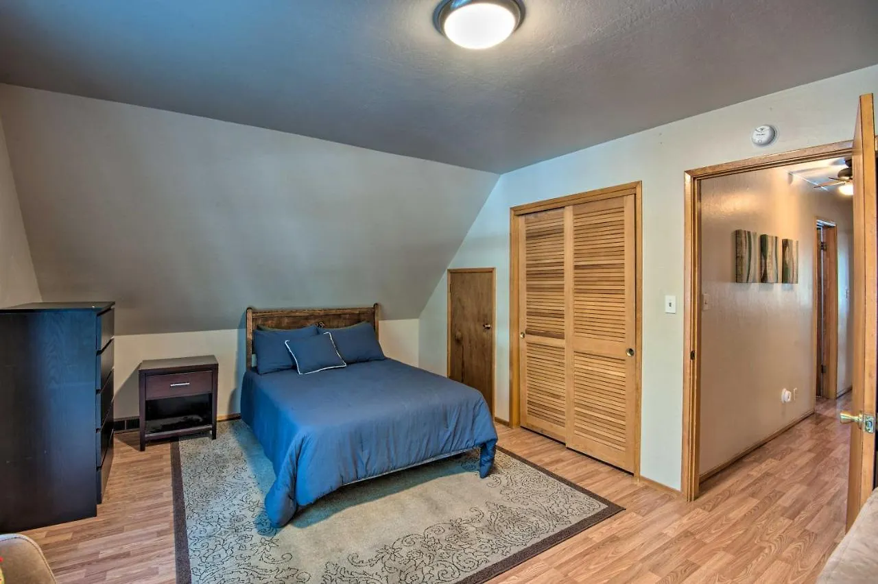 Cozy Mountain Cabin About 7 Mi To Heavenly Ski Resort! South Lake Tahoe Holiday home