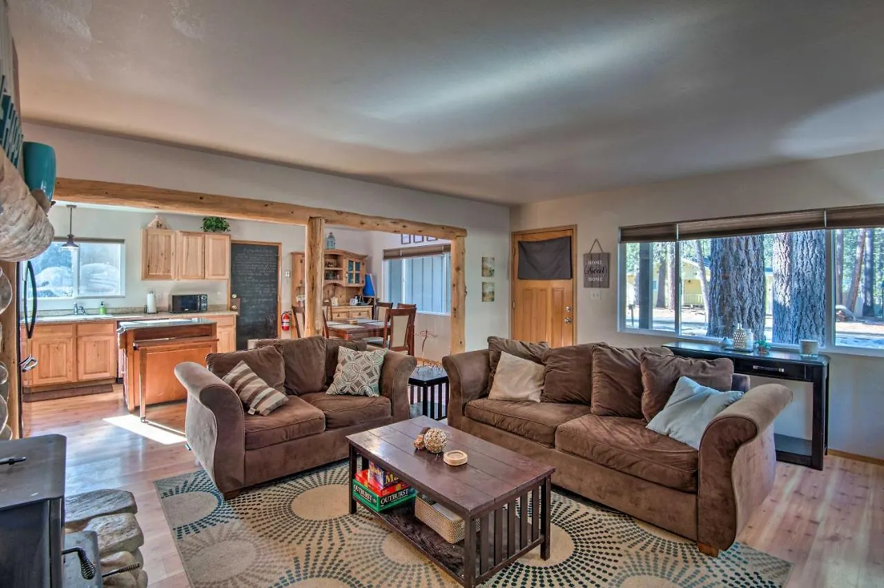 Cozy Mountain Cabin About 7 Mi To Heavenly Ski Resort! South Lake Tahoe Holiday home
